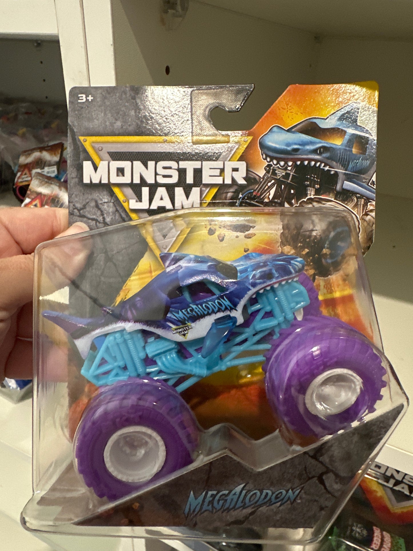 Megalodon, Series 2, 1:64, Type 1 of 4 (Purple Wheel)