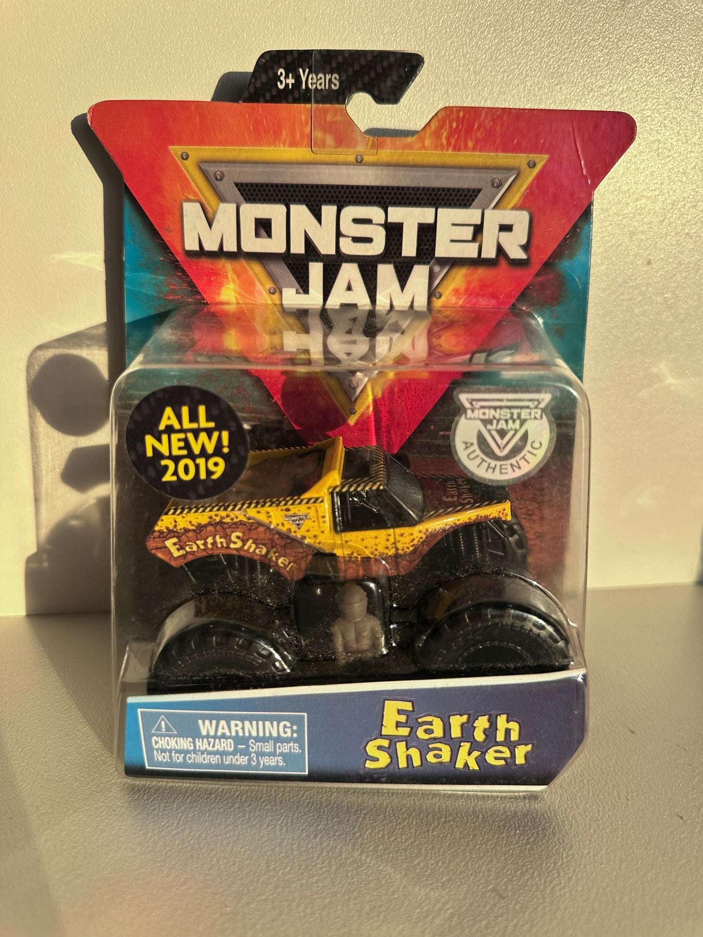 Earth Shaker W/Figure, 1:64
