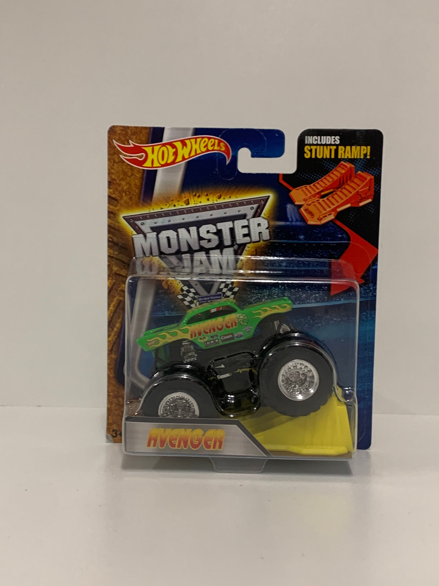 Avenger (green) 1:64 w/Stunt Ramp, Hot Wheels/Monster Jam