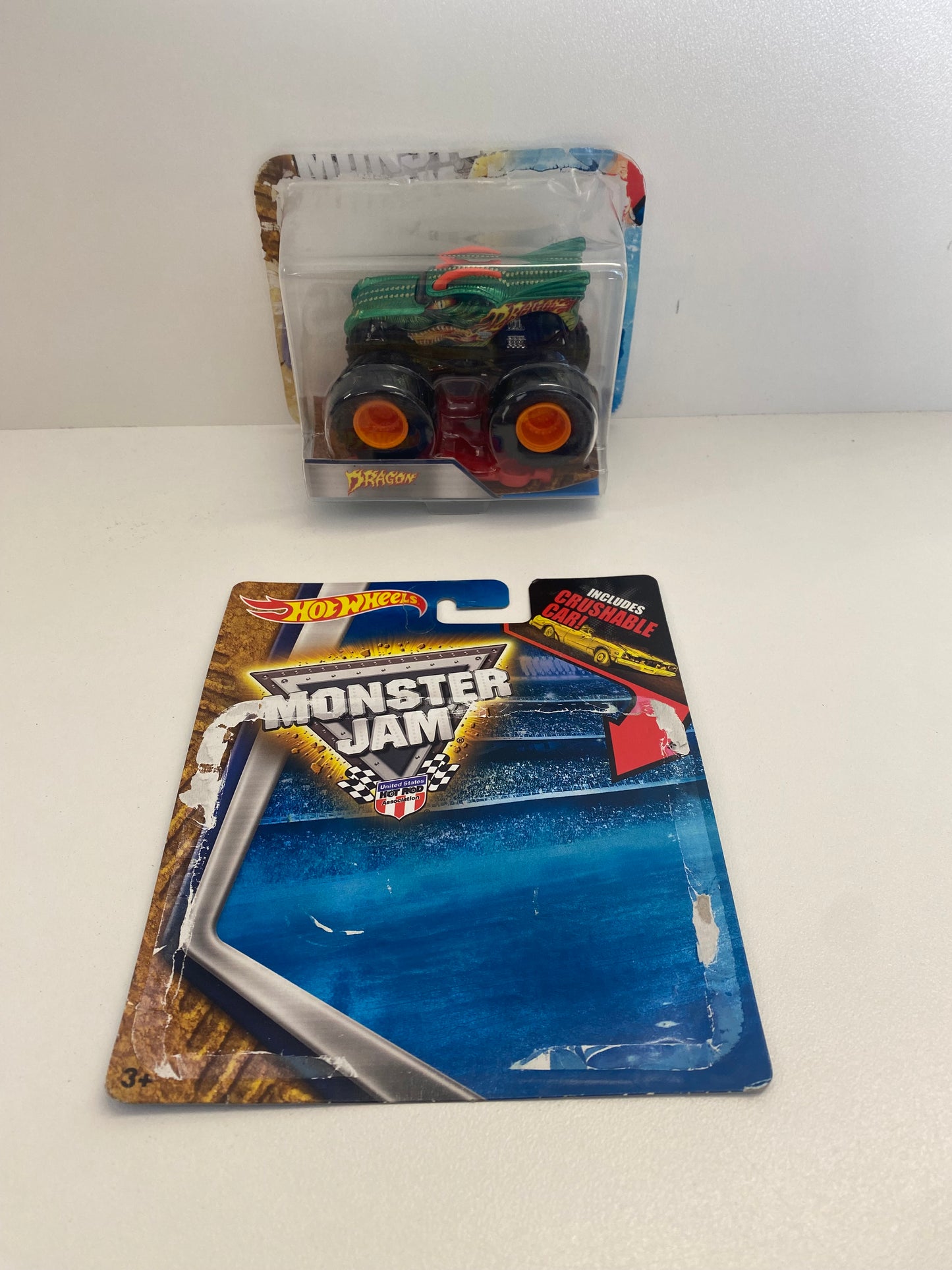 Dragon 1:64 w/Crushable car, Hot Wheels/Monster Jam ( LOOSE BUBBLE)