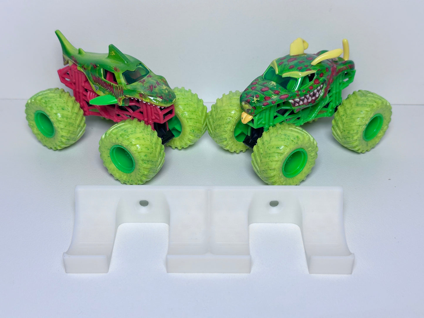 Double 1:64 Loose Truck Holder - Type 3 (Hook Mount)