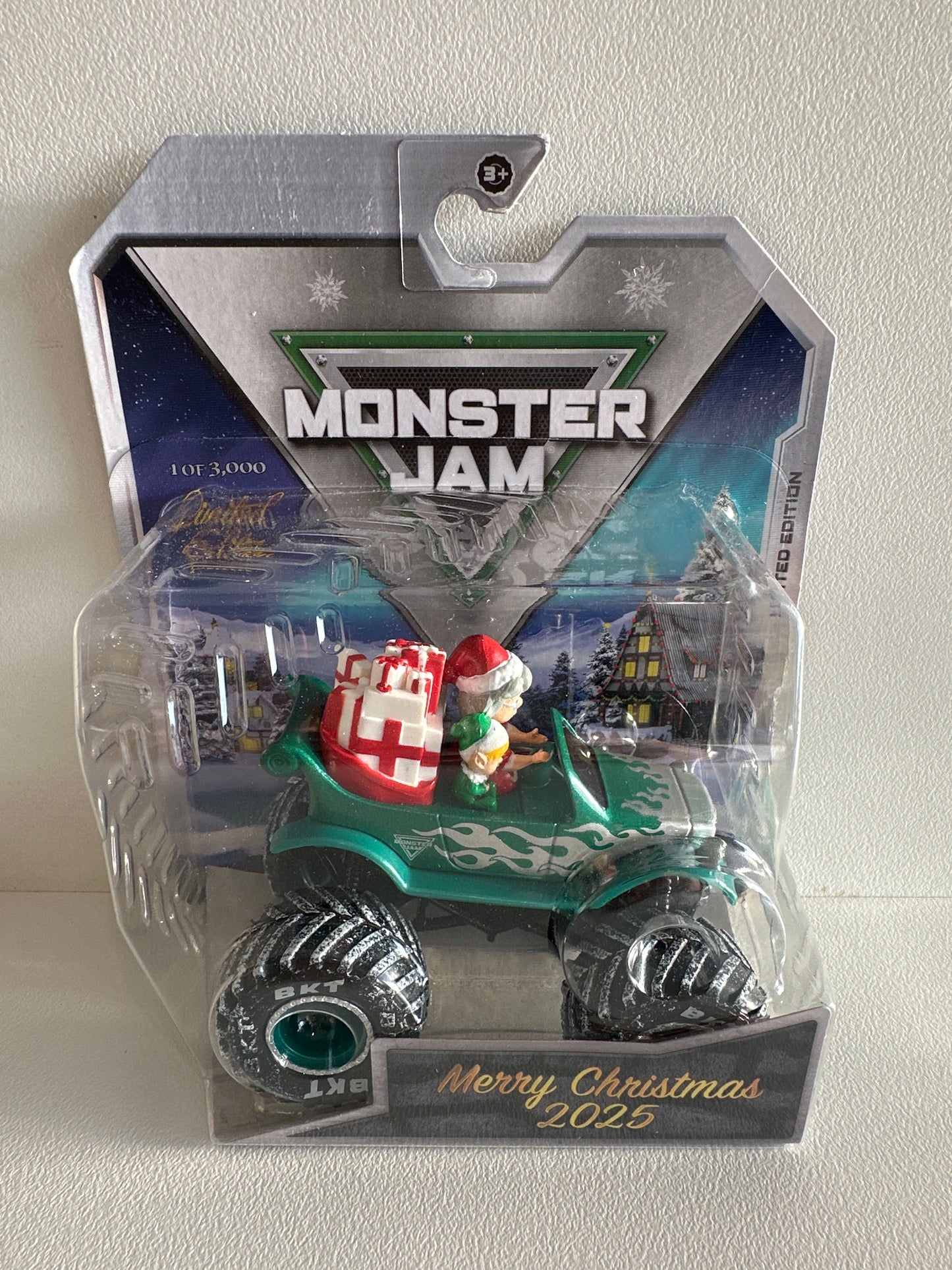 Mrs Claus, 1 of 3000, 1:64