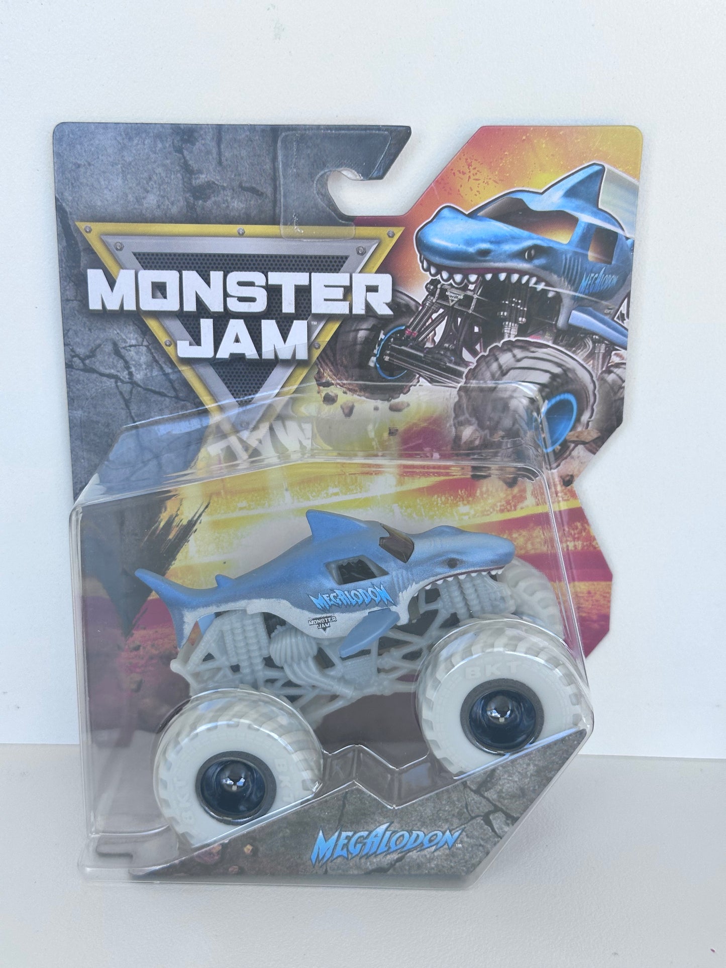 Megalodon, 4 Pack (includes 4 trucks) , Series 1, 1:64