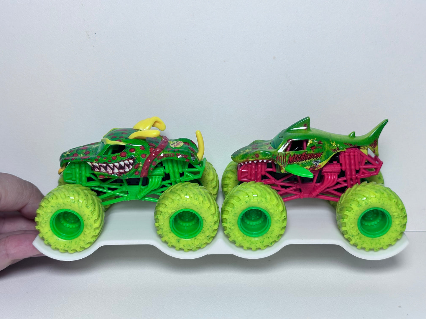 Double 1:64 Loose Truck Holder - Type 4 (Side Mount)