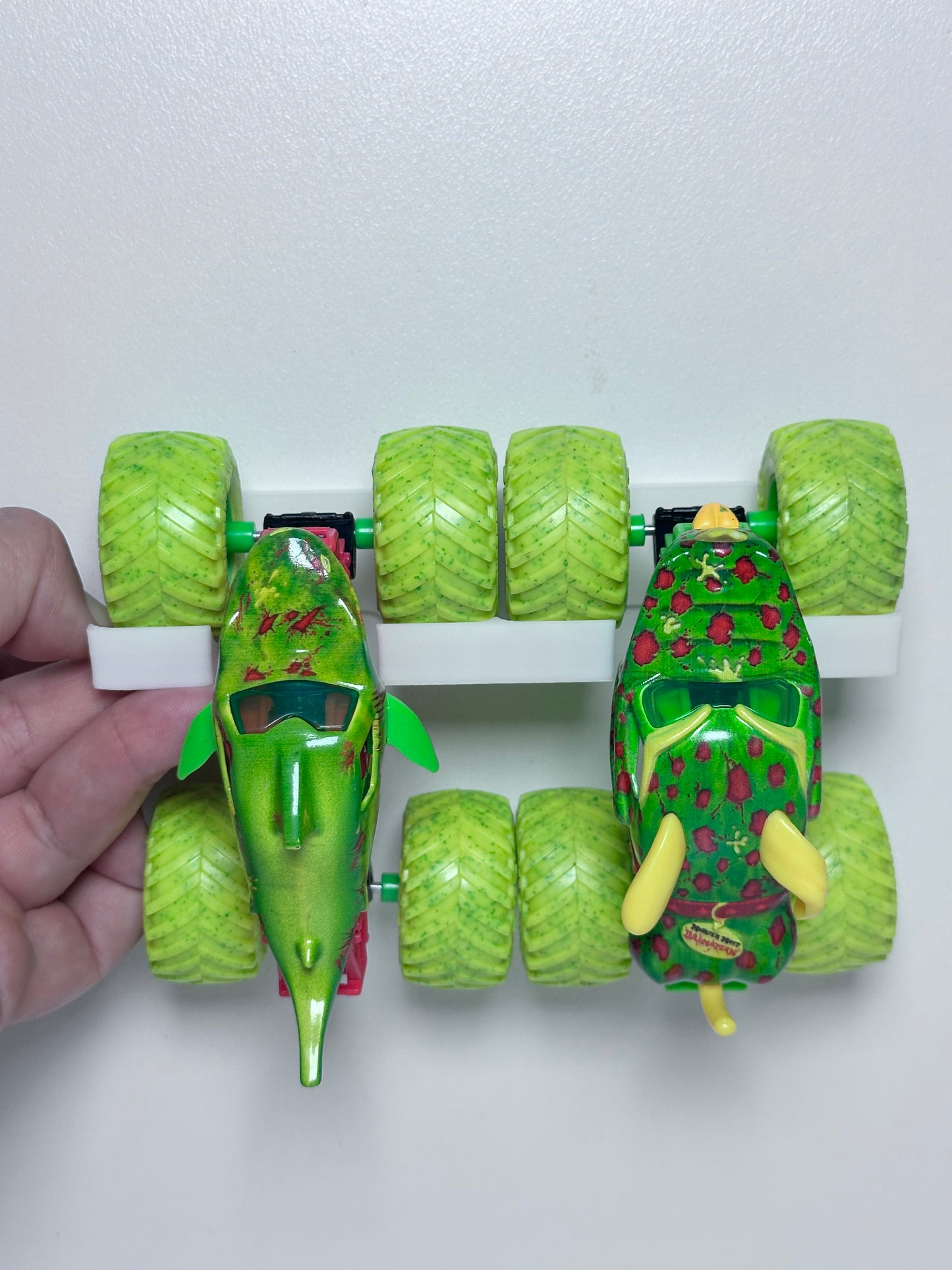 Double 1:64 Loose Truck Holder - Type 3 (Hook Mount)