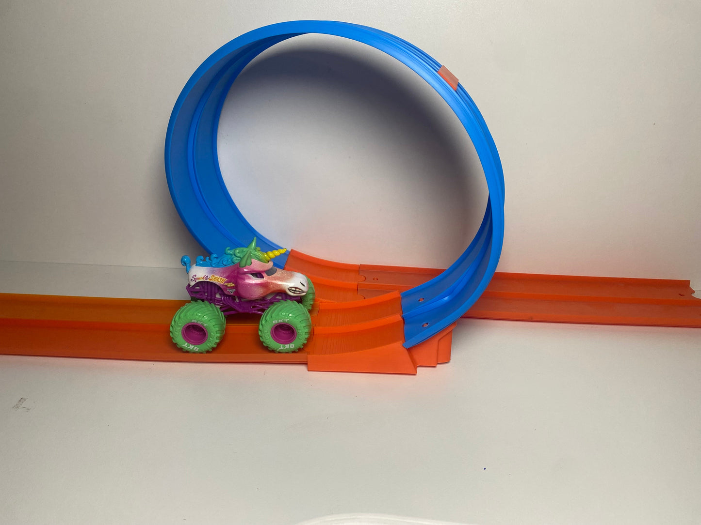 Hot Wheels Tracks Accessories Album