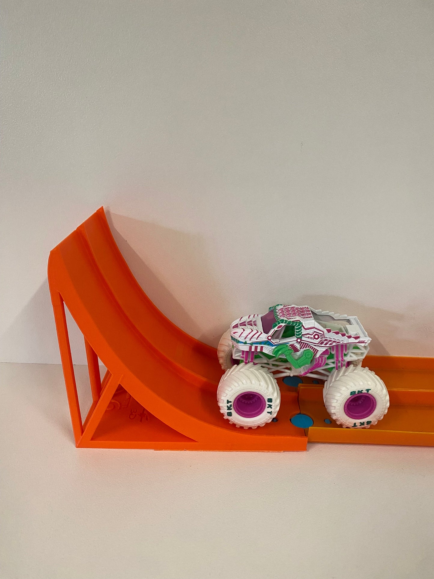 Hot Wheels Tracks Accessories Album