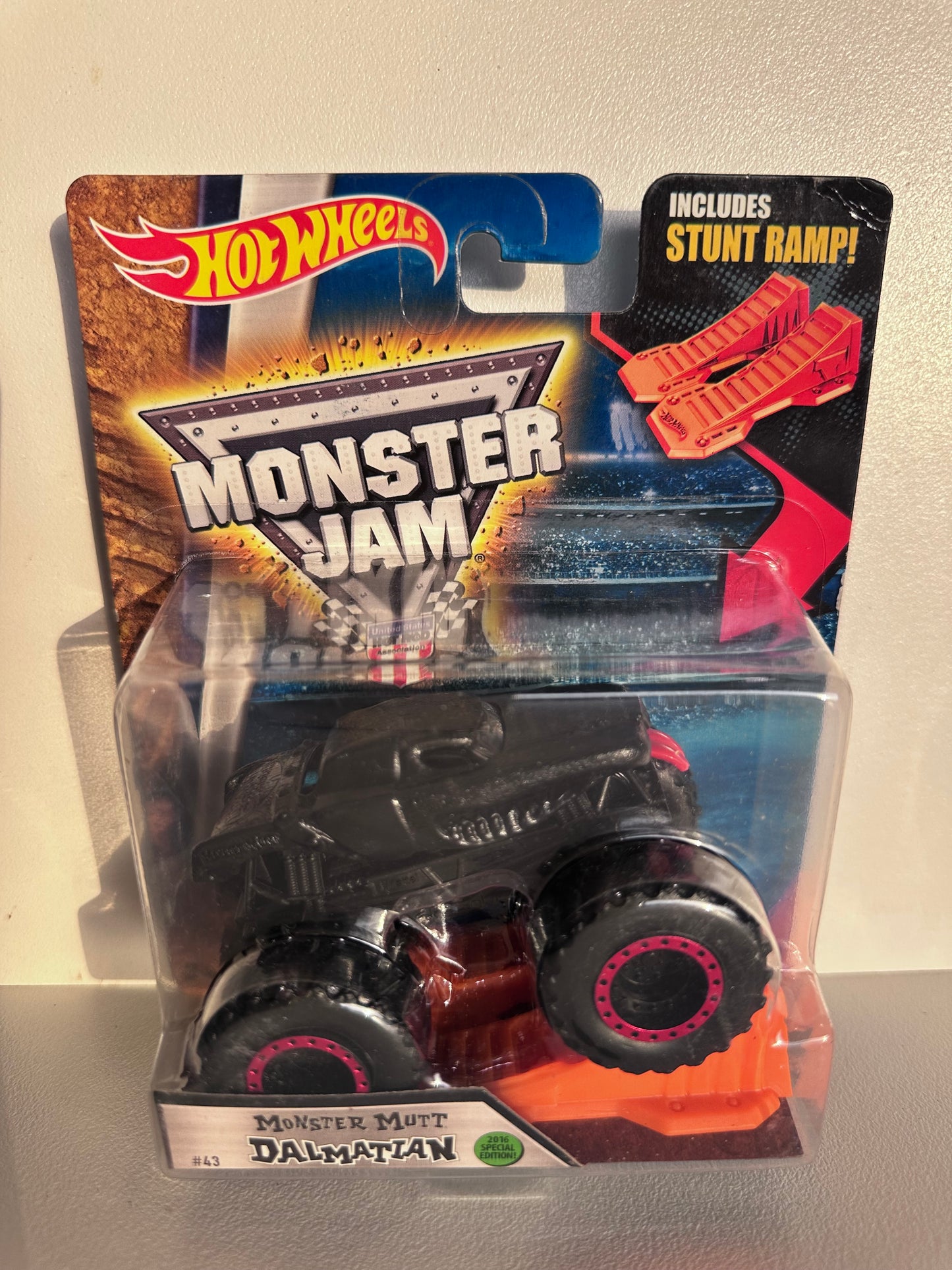 Monster Mutt Dalmation (Black), 1:64 w/Stunt Ramp, Hot Wheels/Monster Jam