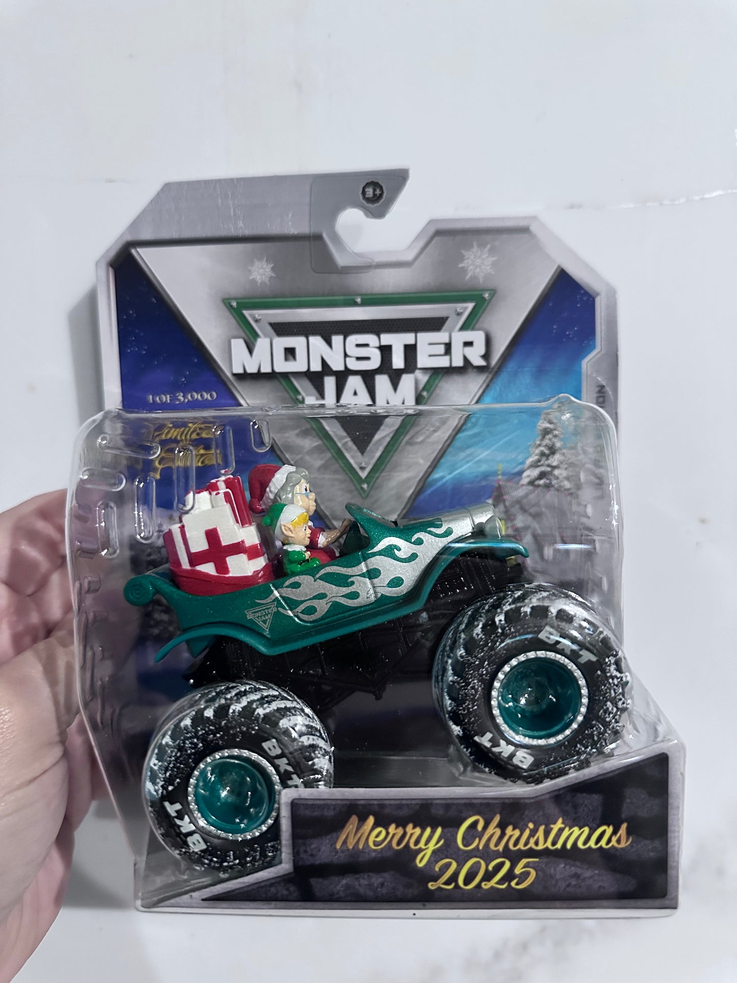 Mrs Claus, 1 of 3000, 1:64