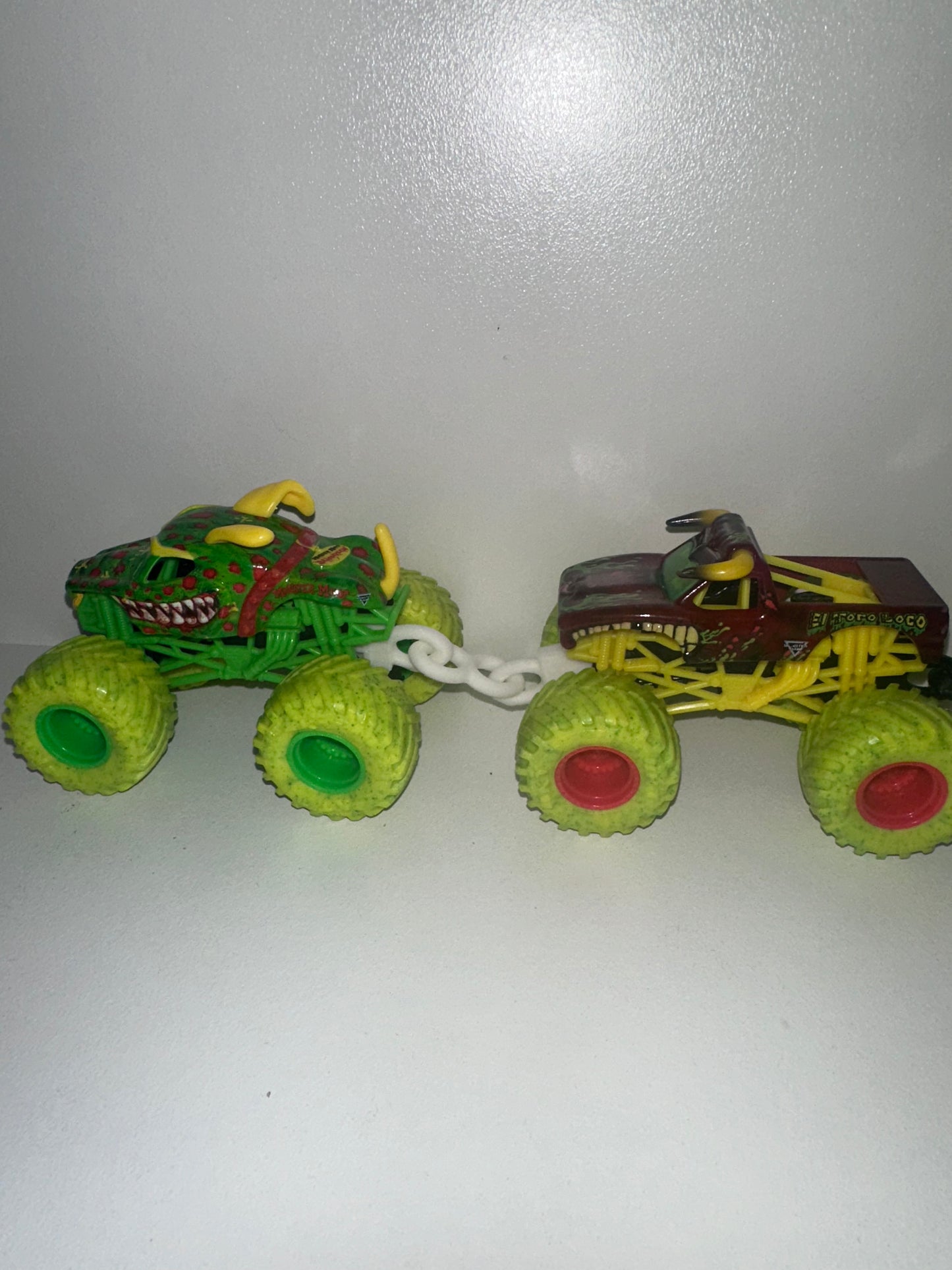 Truck Chain Connectors for 1:64 Trucks (v1.0)